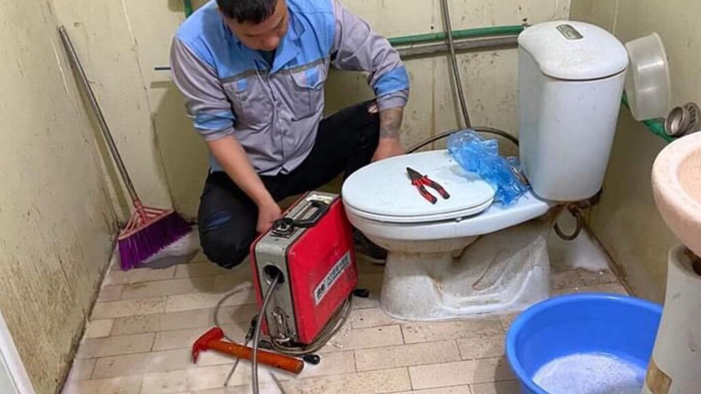 Bảng giá thông tắc bồn cầu được niêm yết rõ ràng – cam kết không phát sinh chi phí