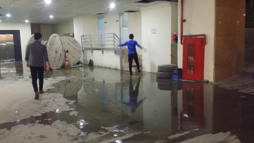 Khuyến cáo không nên vứt giấy xuống bồn cầu mà hãy để vào thùng rác sau khi đi vệ sinh