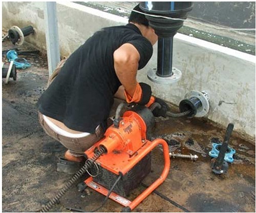 Dịch vụ thông tắc cống sạch sẽ, không đục phá, đảm bảo vệ sinh