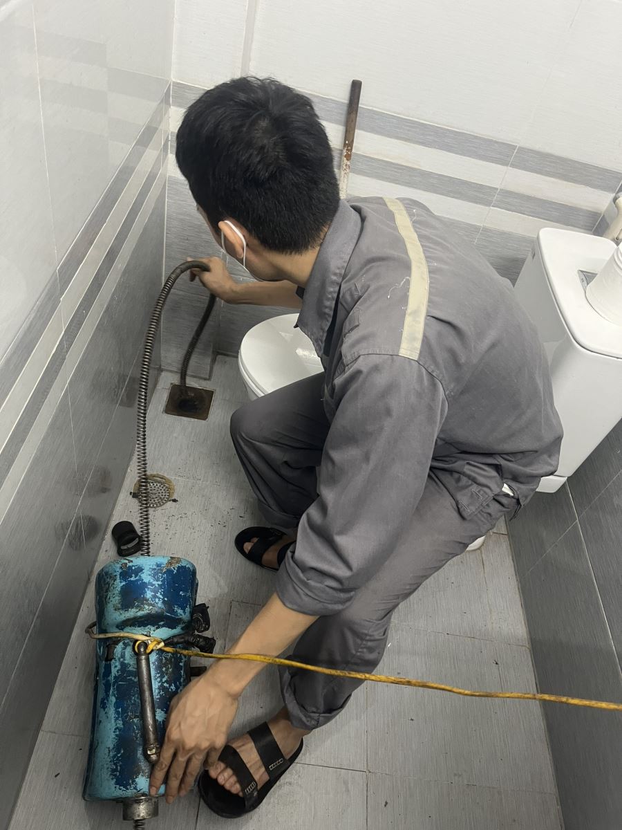 Máy móc hiện đại giúp xử lý thông tắc cống nhanh chóng và triệt để