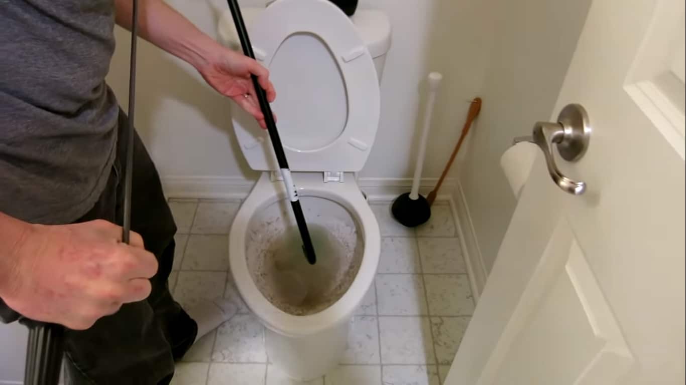 Mùi hôi nhà vệ sinh ảnh hưởng không nhỏ đến các hộ gia đình