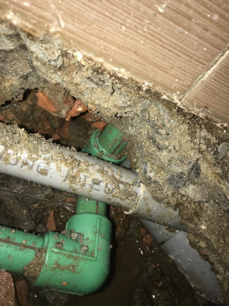 Rò rỉ đường ống nước âm nền