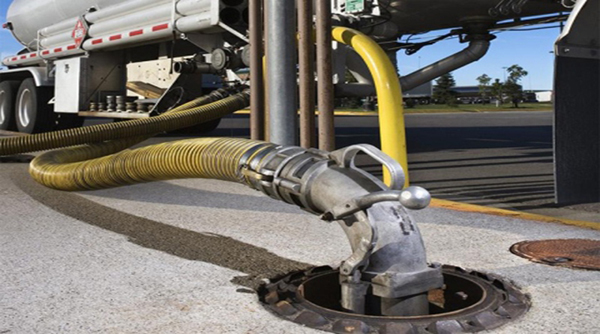 Xe chuyên dụng hút bể phốt hiện đại hoạt động tại trung tâm Hải Phòng