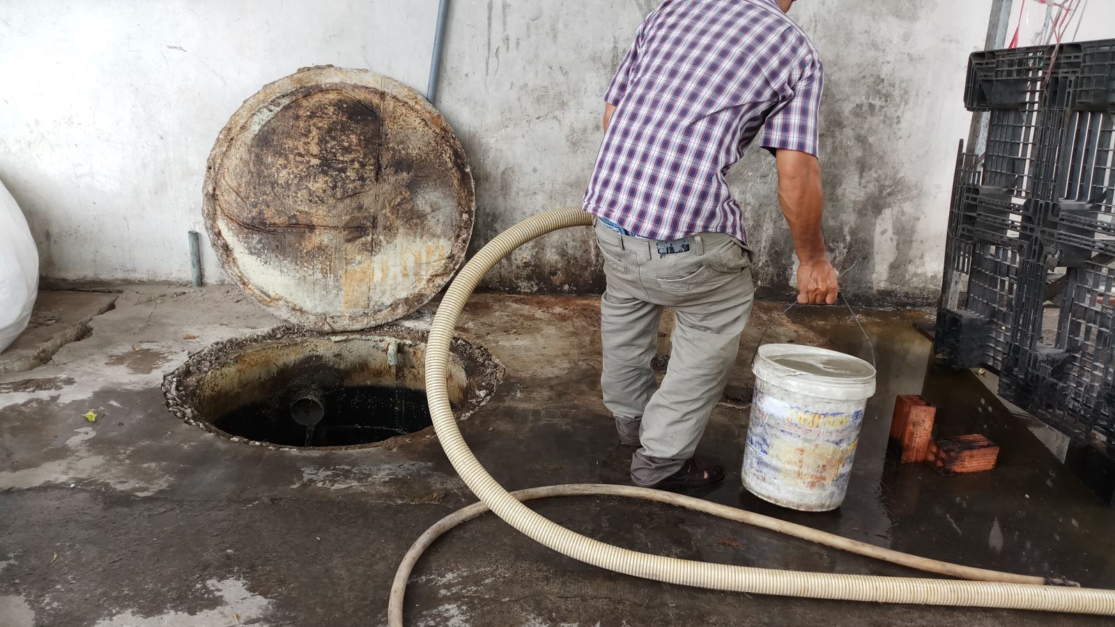 Hút bể phốt tại nhà an toàn, triệt để