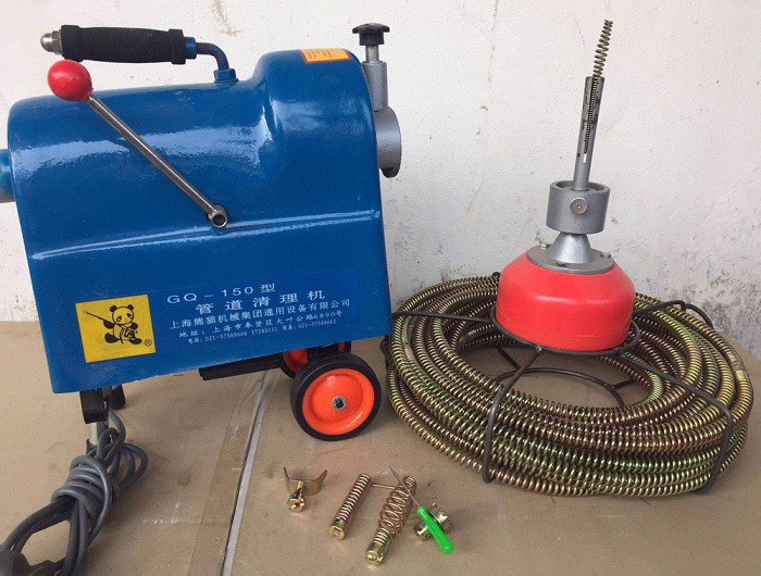 Sử dụng máy lò xo hiện đại thông tắc cống tại Quảng Ninh