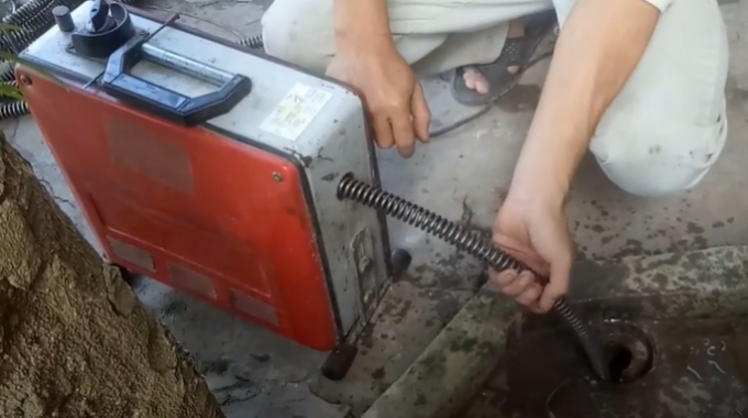 Chuyên xử lý nghẹt bồn cầu, chậu rửa, cống sàn… chỉ sau 15 phút gọi