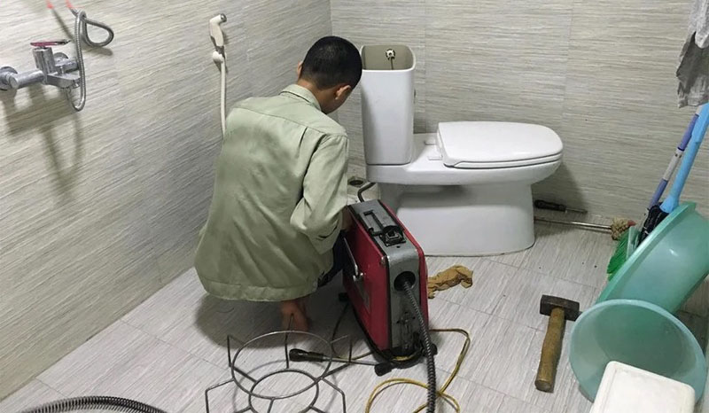 Thông tắc cống bằng máy lò xo hiện đại