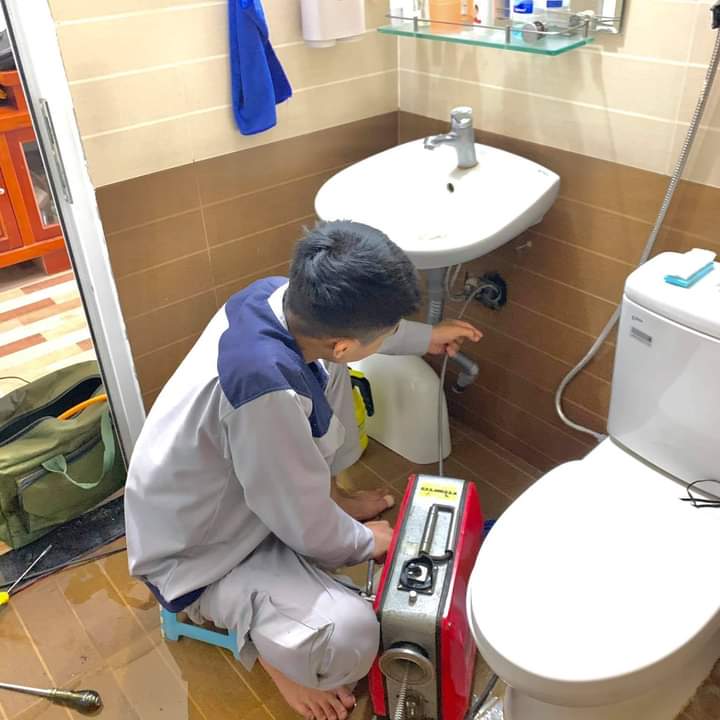 Máy thông tắc công nghệ cao đang thi công tại nhà dân ở Hải Phòng