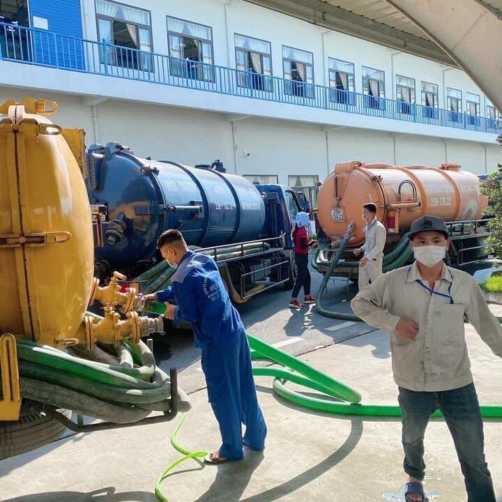 Có rất nhiều nguyên nhân gây ra tắc cống