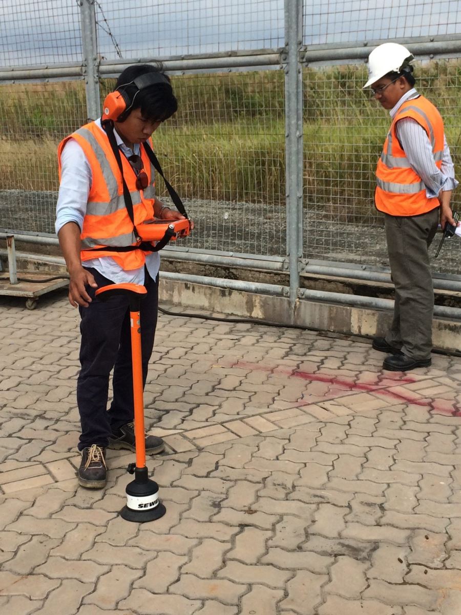 Việc sửa chữa kịp thời sẽ góp phần hạn chế sự hư hỏng của nền nhà, tường nhà