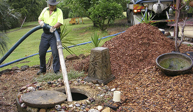 Báo giá hút hầm cầu, bể phốt theo xe rẻ nhất 2025 | Cam kết sạch 99%