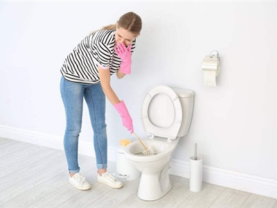 Tại sao nhà vệ sinh mới xây lại có mùi hôi?