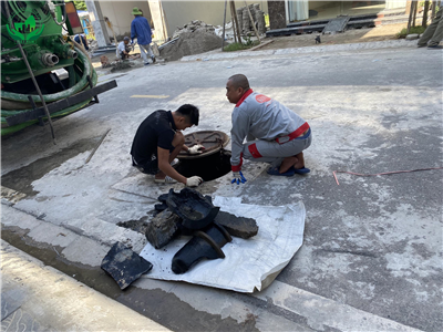 Hút bể phốt chân không: Giải pháp an toàn và tốt nhất